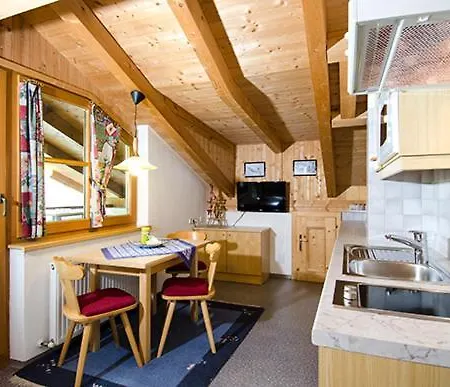 Hof Am Arlberg - Familie Walter *