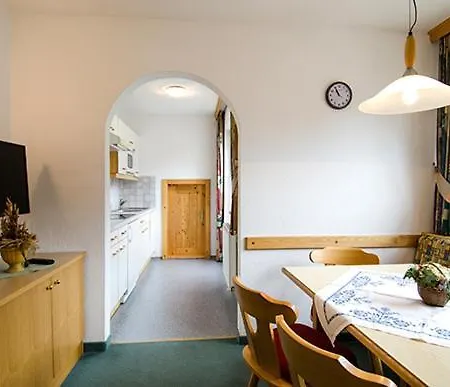 Hof Am Arlberg - Familie Walter *