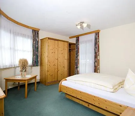 Hof Am Arlberg - Familie Walter *