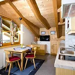 Hof Am Arlberg - Familie Walter *