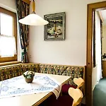 Hof Am Arlberg - Familie Walter