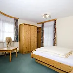 Hof Am Arlberg - Familie Walter *